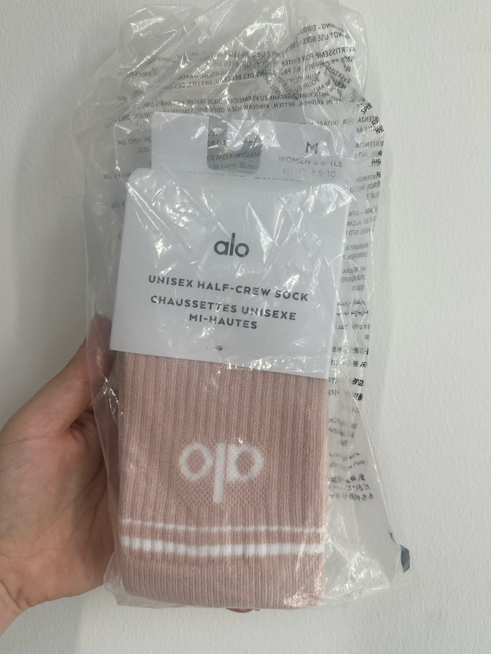 NWT Alo Yoga Unisex Half-Crew Throwback Socks Pink Quartz M